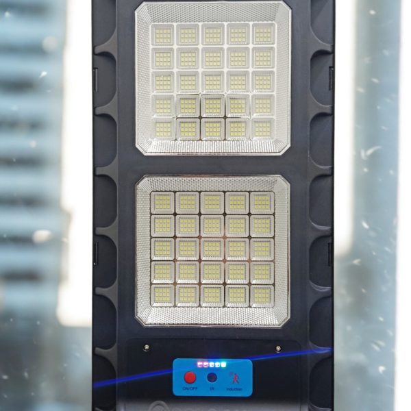 ZL-300 WATT SOLAR STREET LIGHT ONE YEAR BATTERY WARRANTY FULL NIGHT BATTERY BACKUP